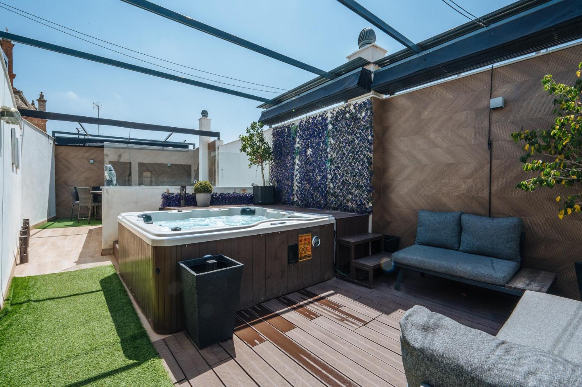 Elegant Duplex 3 Master Bedrooms And Private Seville Exterior photo