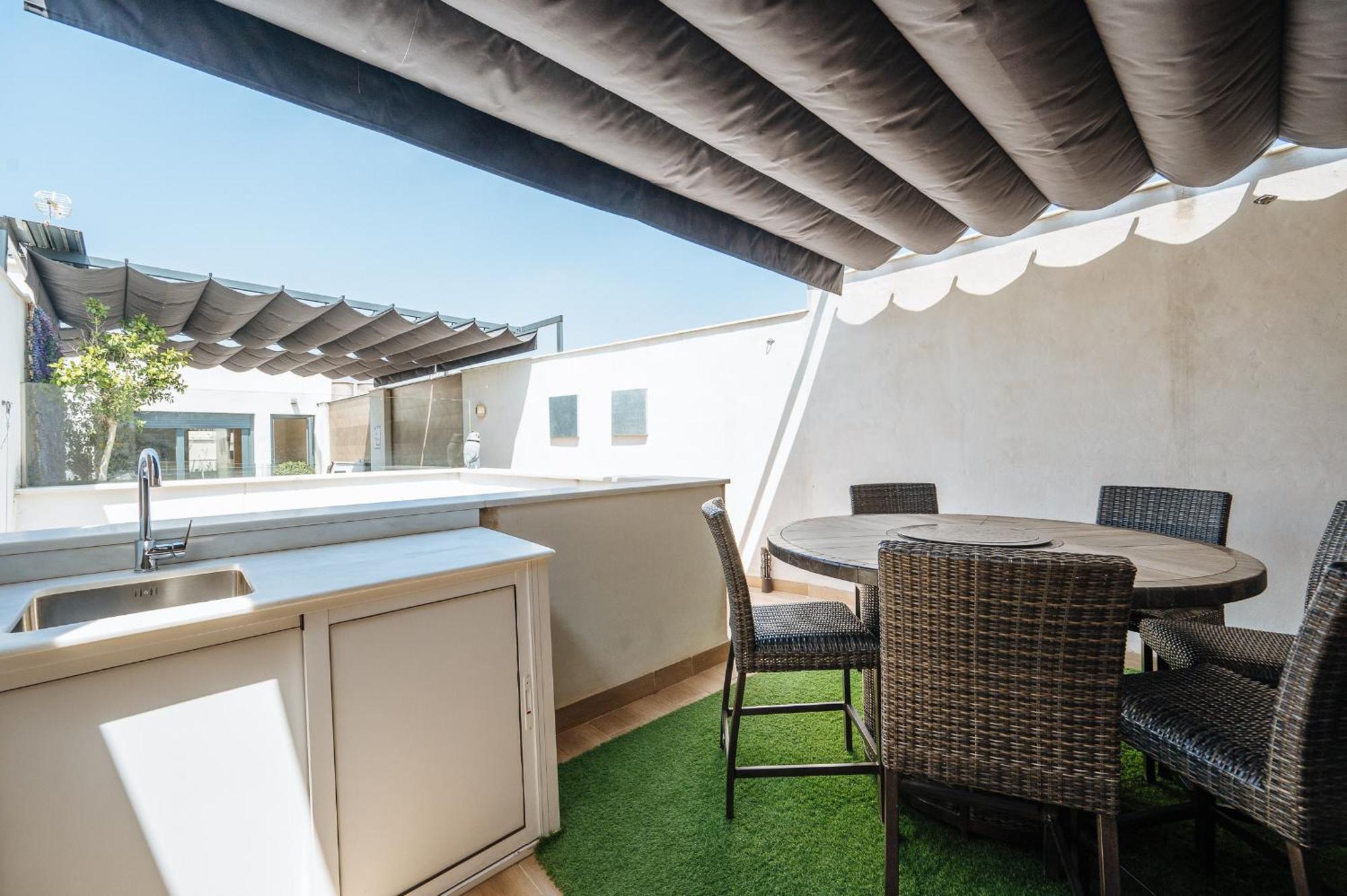 Elegant Duplex 3 Master Bedrooms And Private Seville Exterior photo
