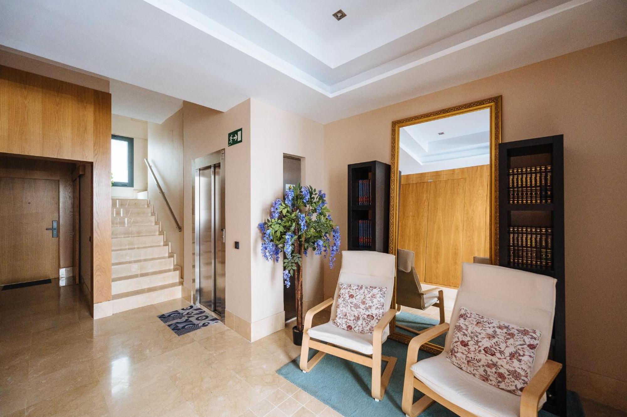 Elegant Duplex 3 Master Bedrooms And Private Seville Exterior photo