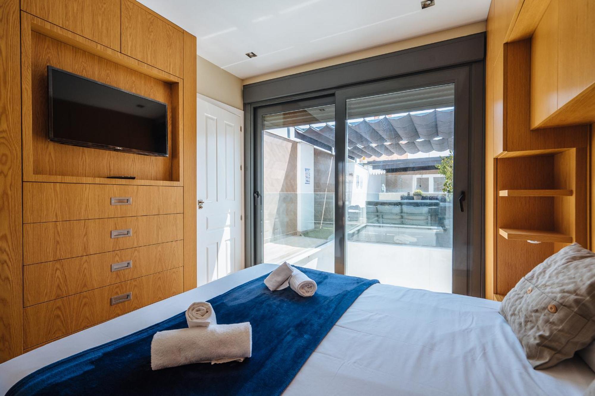 Elegant Duplex 3 Master Bedrooms And Private Seville Exterior photo