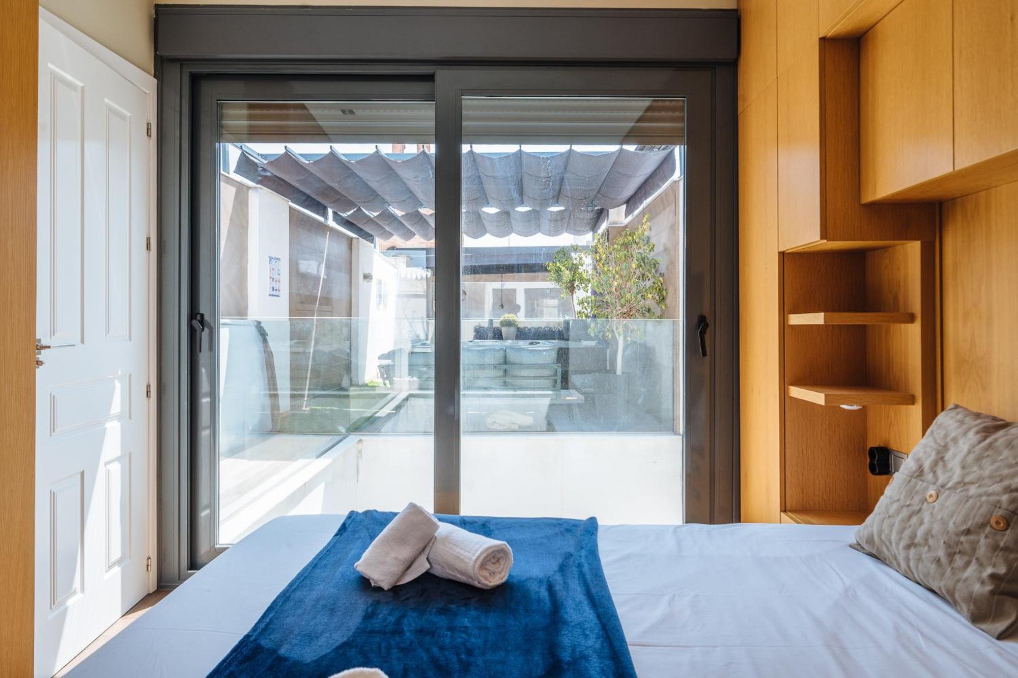 Elegant Duplex 3 Master Bedrooms And Private Seville Exterior photo