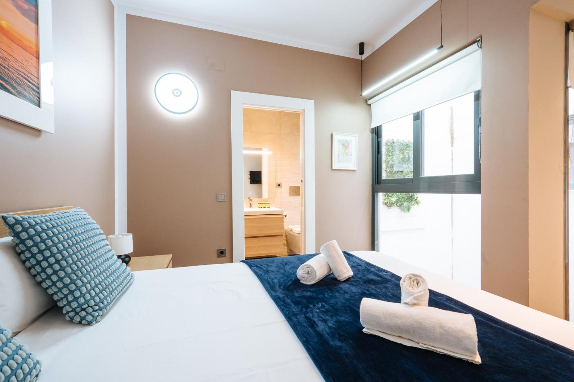 Elegant Duplex 3 Master Bedrooms And Private Seville Exterior photo