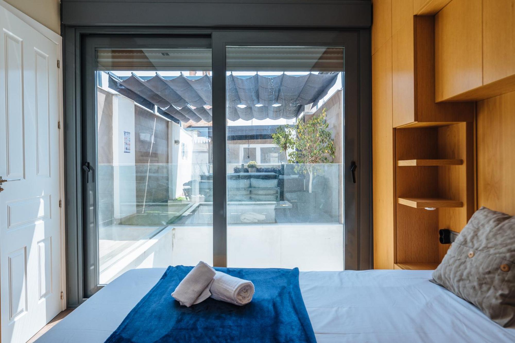 Elegant Duplex 3 Master Bedrooms And Private Seville Exterior photo