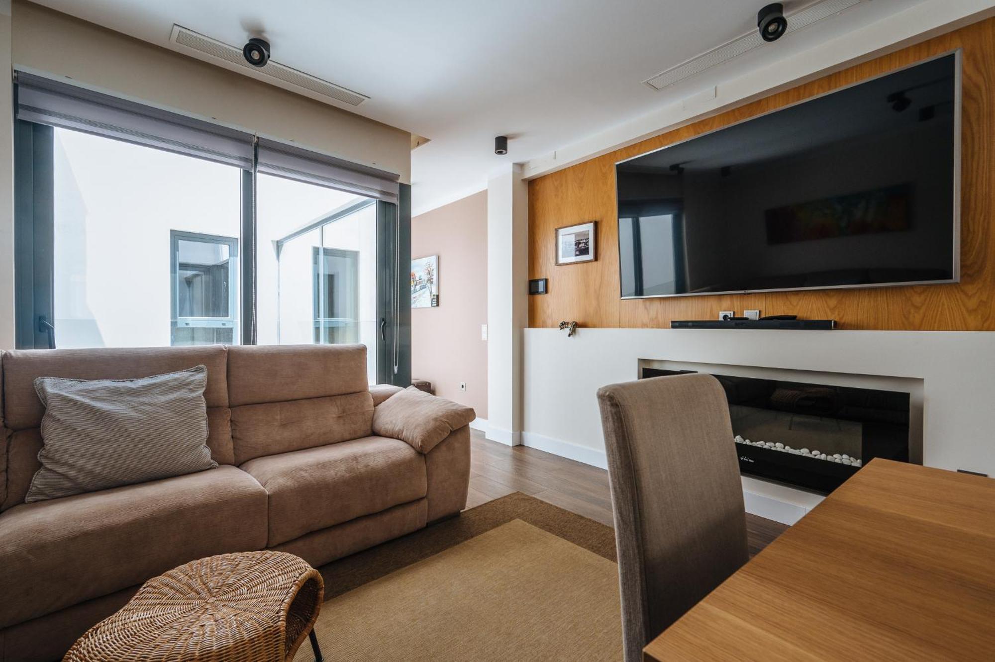 Elegant Duplex 3 Master Bedrooms And Private Seville Exterior photo