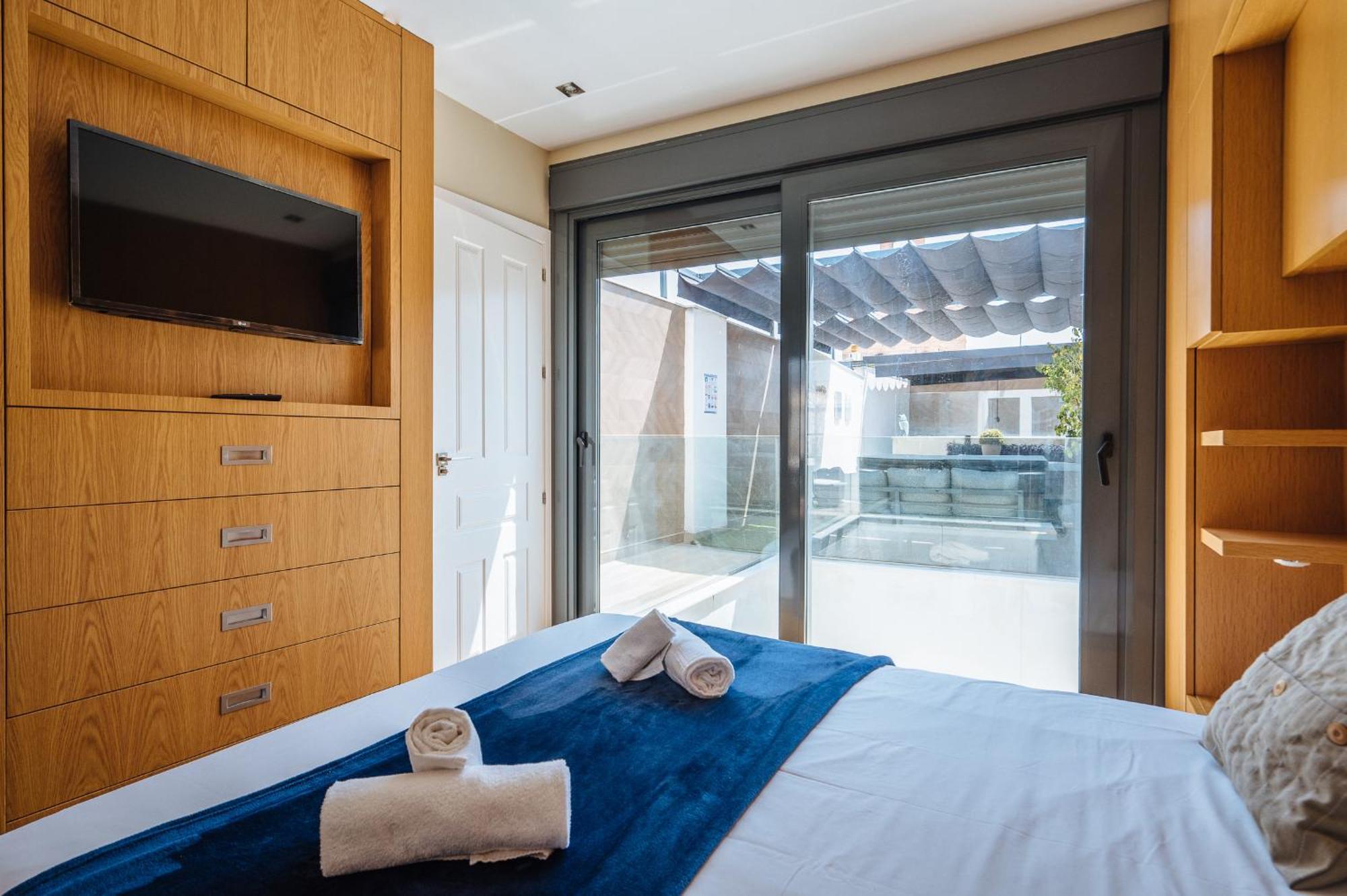 Elegant Duplex 3 Master Bedrooms And Private Seville Exterior photo